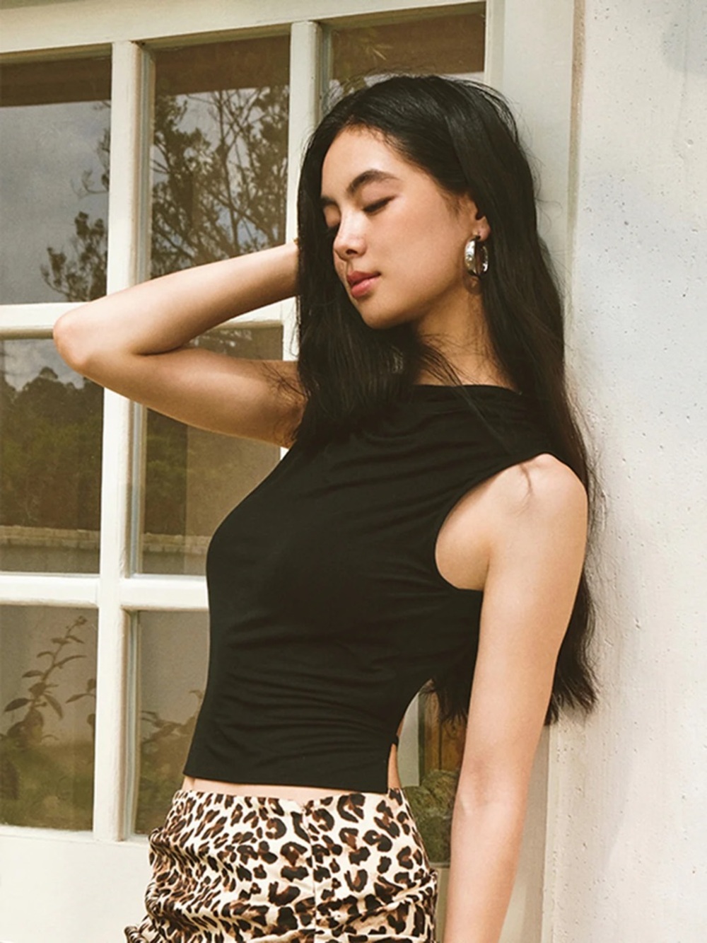 Backless Golden Button Tank Top - Picture 3 of 3